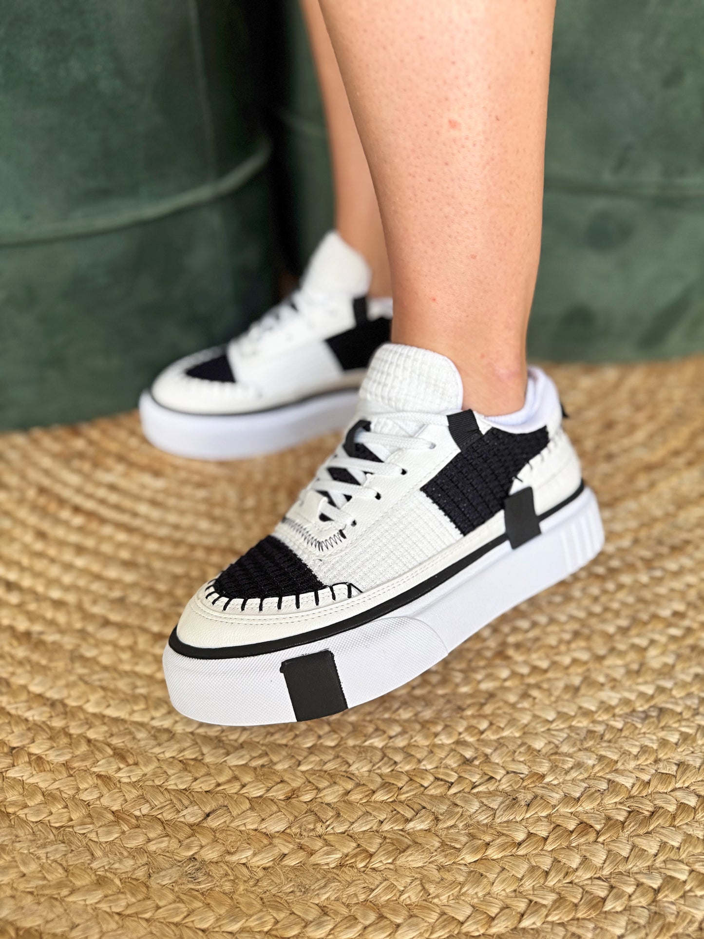 Tênis Lolita - Branco e Preto