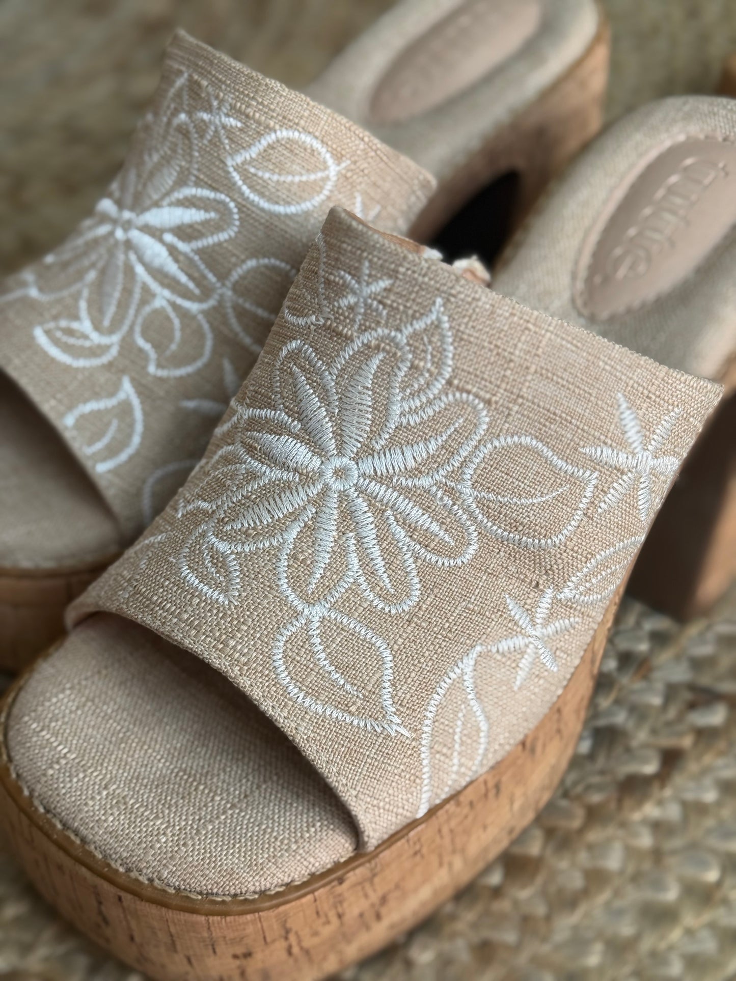 Tamanco Plataforma Cecília - Areia