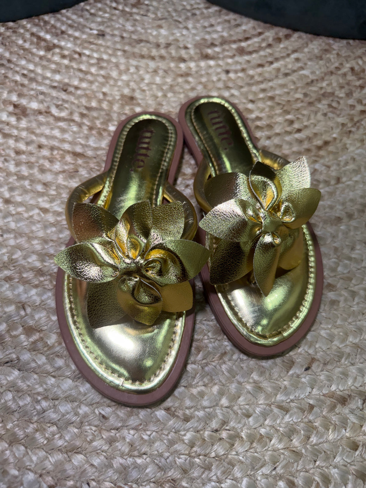 Rasteira Flora - Ouro